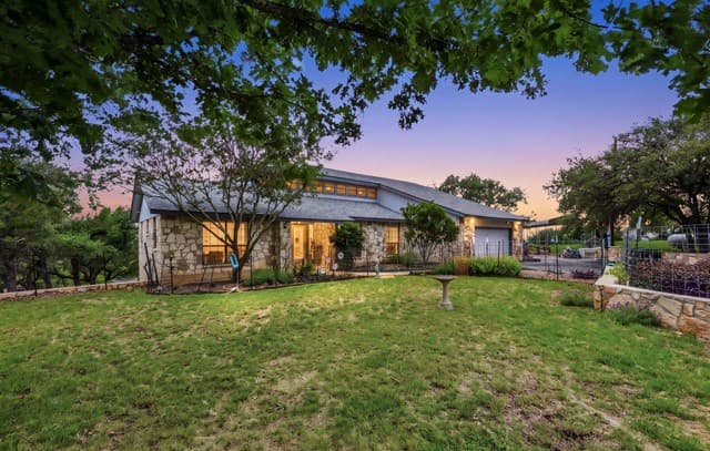 3-bedroom rental at 8017 Kenilworth in Spring Branch, TX — photo 2