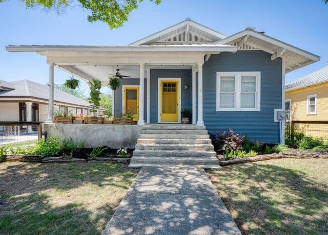3-bedroom rental at 322 Florida Street in San Antonio, TX — photo 3