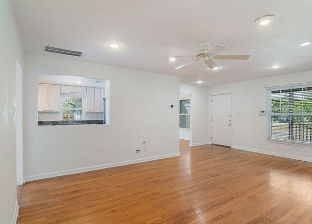 3-bedroom rental at 338 Brees Blvd in San Antonio, TX — photo 5