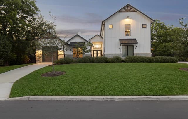 4-bedroom rental at 1025 Garraty Rd in Terrell Hills, TX — photo 1