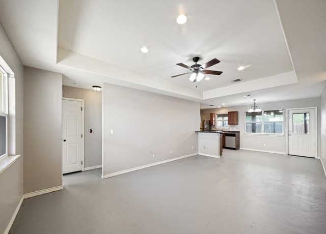 3-bedroom rental at 529 Indian Crossing in Jourdanton, TX — photo 3