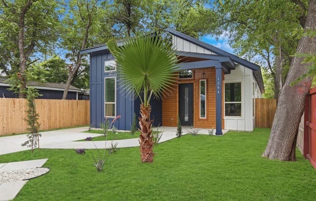 3-bedroom home for sale at 1204 Center St in San Antonio TX
