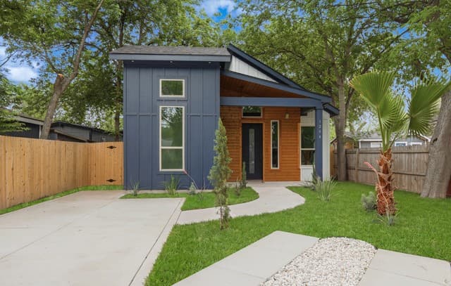 Home for sale at 1204 Center St in San Antonio, TX — photo 3