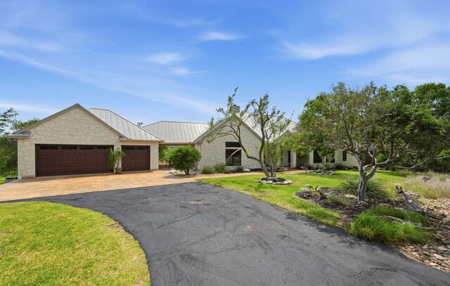 3-bedroom rental at 125 Greystone Point in Boerne, TX — photo 2