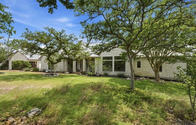 3-bedroom rental at 125 Greystone Point in Boerne, TX — photo 3