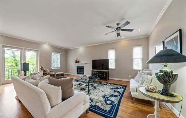 3-bedroom rental at 225 E Mulberry Unit 211-2 in San Antonio, TX — photo 3