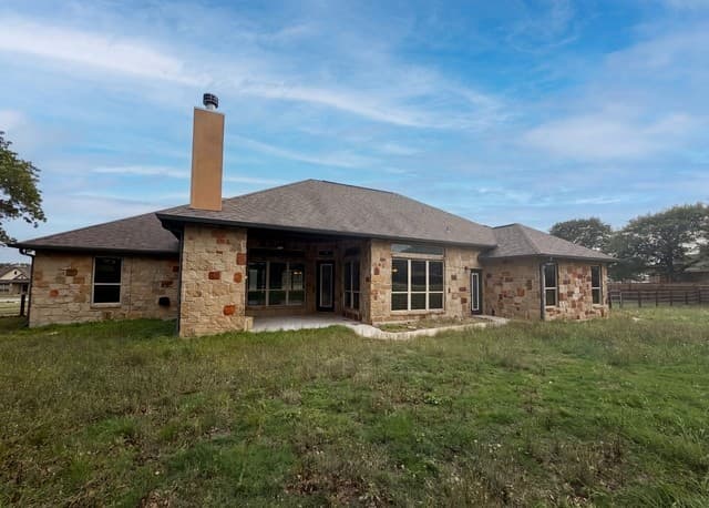 4-bedroom rental at 105 E Eden Vly in Adkins, TX — photo 5
