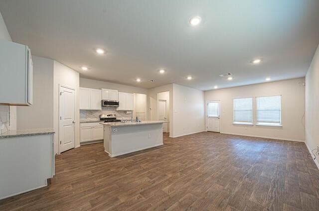 Home for sale at 15727 Clove Spice Way in Von Ormy, TX — photo 3
