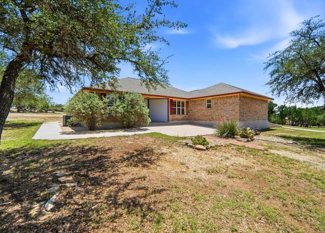 3-bedroom home for sale at 342 Chipman Ct in Bandera TX