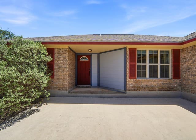 Home for sale at 342 Chipman Ct in Bandera, TX — photo 4