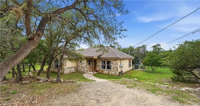 3-bedroom rental at 2216 Hornsby in Spring Branch, TX — photo 2