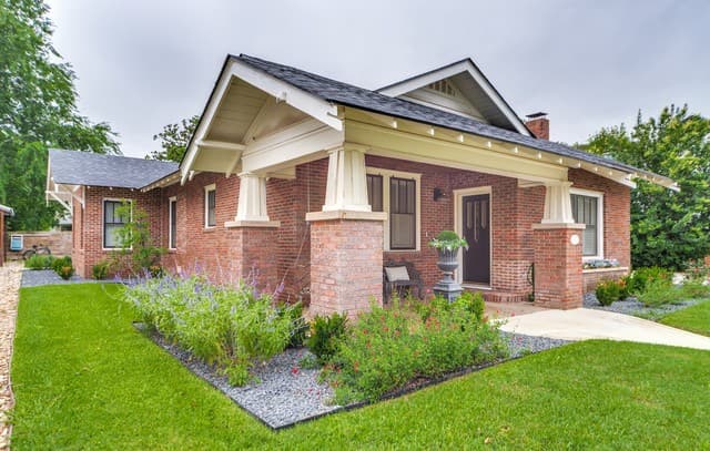 2-bedroom rental at 119 E Evergreen St in Boerne, TX — photo 3