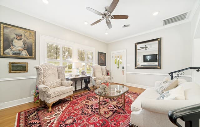 2-bedroom rental at 119 E Evergreen St in Boerne, TX — photo 5