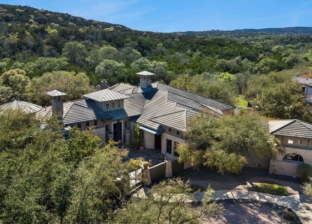 5-bedroom rental at 11426 Cat Springs in Boerne, TX — photo 2