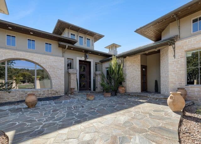 5-bedroom rental at 11426 Cat Springs in Boerne, TX — photo 4