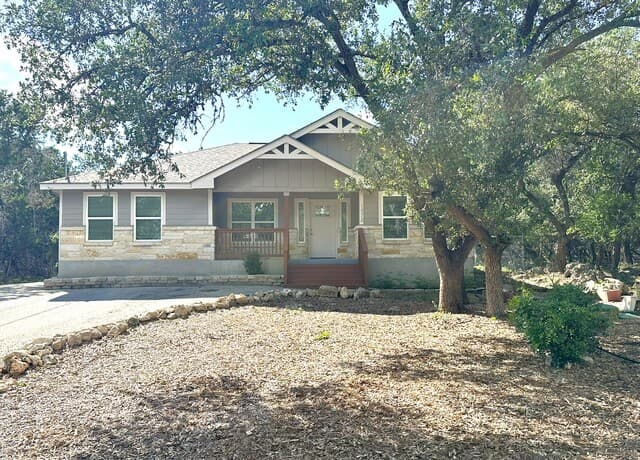 3-bedroom rental at 1878 Winding Creek Trl in Spring Branch, TX — photo 1