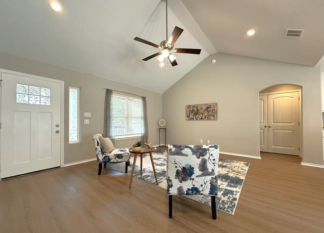 3-bedroom rental at 1878 Winding Creek Trl in Spring Branch, TX — photo 2
