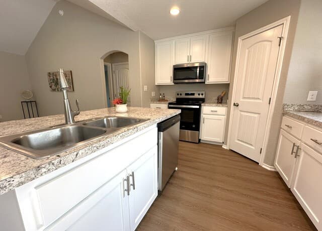 3-bedroom rental at 1878 Winding Creek Trl in Spring Branch, TX — photo 3