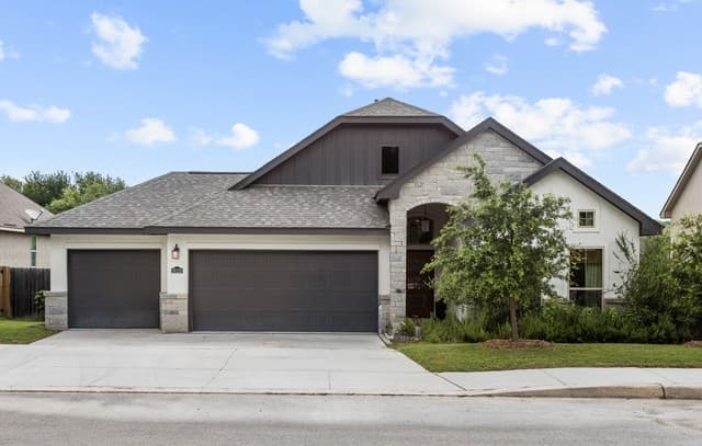 4-bedroom rental at 28210 Versant Hls in Boerne, TX — photo 1