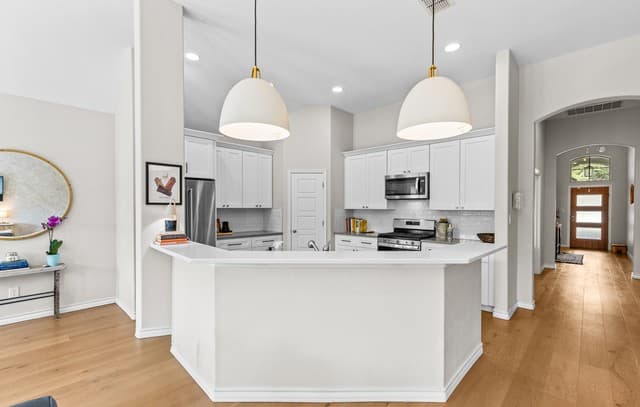 4-bedroom rental at 28210 Versant Hls in Boerne, TX — photo 2