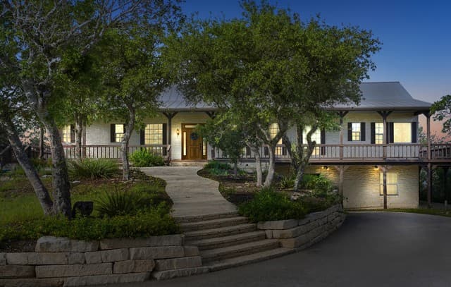 5-bedroom rental at 26 Seewald Rd in Boerne, TX — photo 2