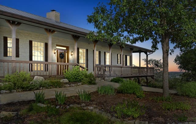 5-bedroom rental at 26 Seewald Rd in Boerne, TX — photo 4