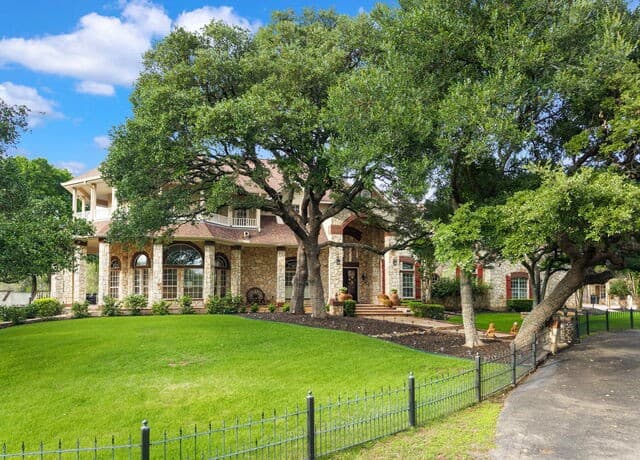 4-bedroom home for sale at 8040 Rolling Acres Trail in Fair Oaks Ranch TX