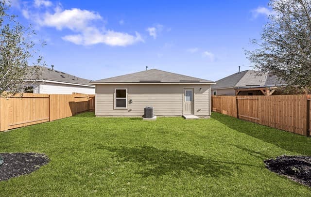 3-bedroom rental at 3910 Belby Fields in Von Ormy, TX — photo 3