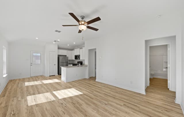 3-bedroom rental at 3910 Belby Fields in Von Ormy, TX — photo 5
