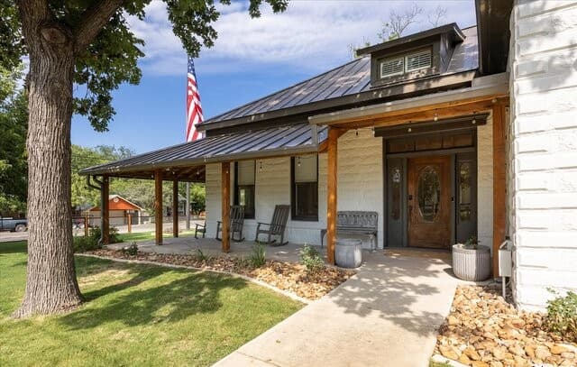 3-bedroom rental at 504 6th in Comfort, TX — photo 4
