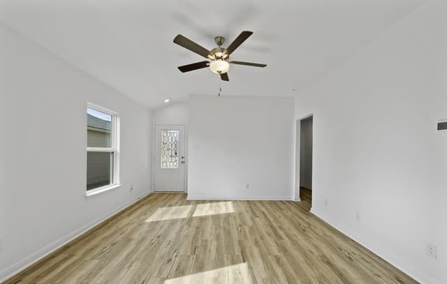 3-bedroom rental at 15118 Waterow View in Von Ormy, TX — photo 4