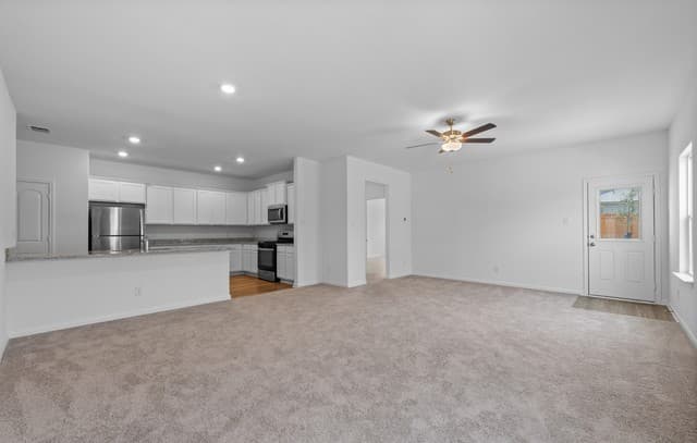 5-bedroom rental at 15110 Telfaire Meadow in Von Ormy, TX — photo 5