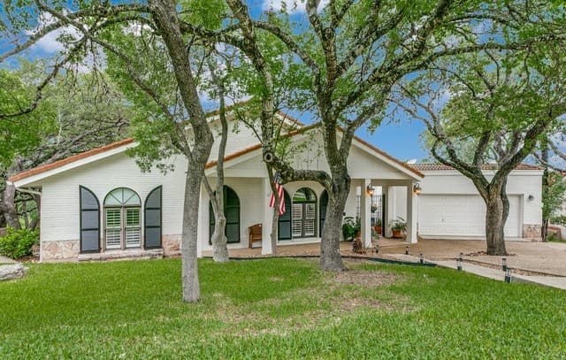 5-bedroom rental at 29341 No Le Hace in Fair Oaks Ranch, TX — photo 2