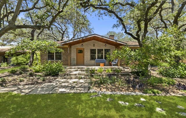 3-bedroom rental at 8627 Flint Rock Dr in Boerne, TX — photo 1