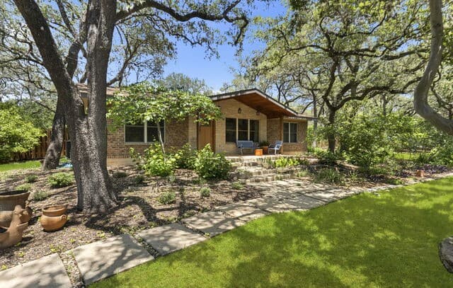 3-bedroom rental at 8627 Flint Rock Dr in Boerne, TX — photo 2