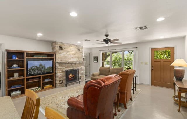 3-bedroom rental at 8627 Flint Rock Dr in Boerne, TX — photo 5
