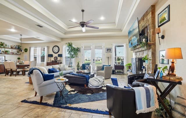4-bedroom home for sale at 137 Fairway Dr in Floresville TX