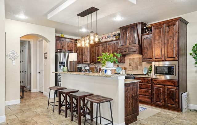 Home for sale at 137 Fairway Dr in Floresville, TX — photo 4