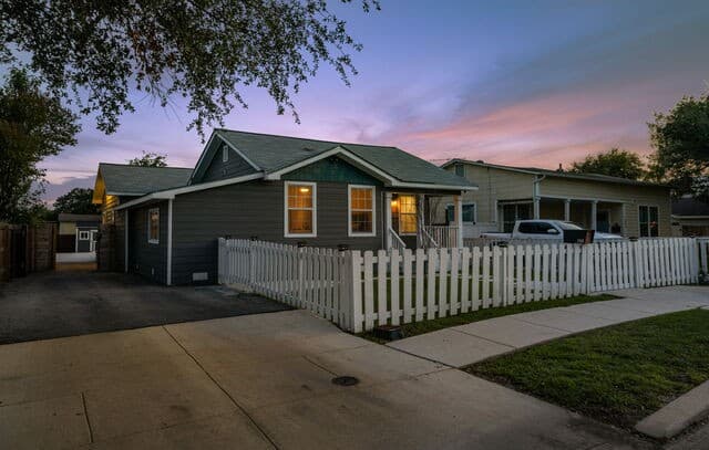Home for sale at 1910 W Craig Pl in San Antonio, TX — photo 3