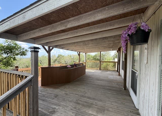 4-bedroom rental at 107 Starview CT in Boerne, TX — photo 2