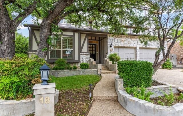 4-bedroom rental at 18 Court Cir in San Antonio, TX — photo 3