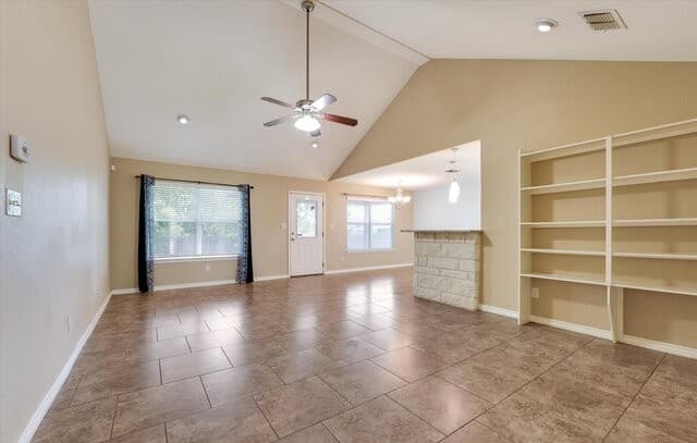 3-bedroom rental at 1023 3rd St in Floresville, TX — photo 5