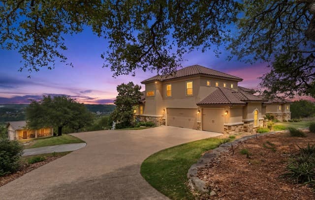4-bedroom rental at 168 Hill Myna Lane in Spring Branch, TX — photo 2