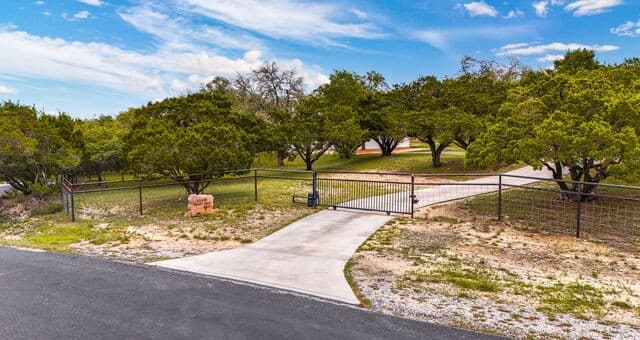 3-bedroom rental at 1140 Desert Gold in Boerne, TX — photo 4