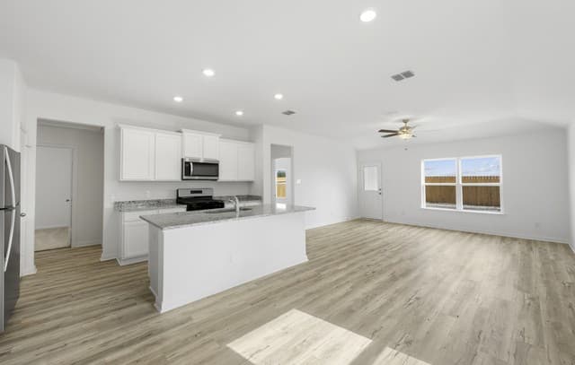 3-bedroom rental at 4018 Lena Gardens in San Antonio, TX — photo 5