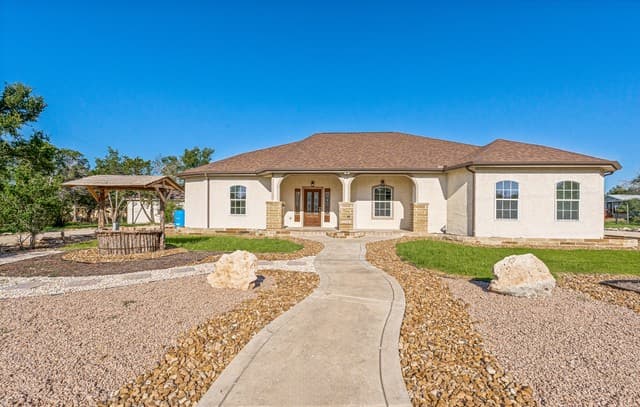 5-bedroom rental at 72 Jana Ln in Spring Branch, TX — photo 1
