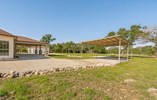 5-bedroom rental at 72 Jana Ln in Spring Branch, TX — photo 3