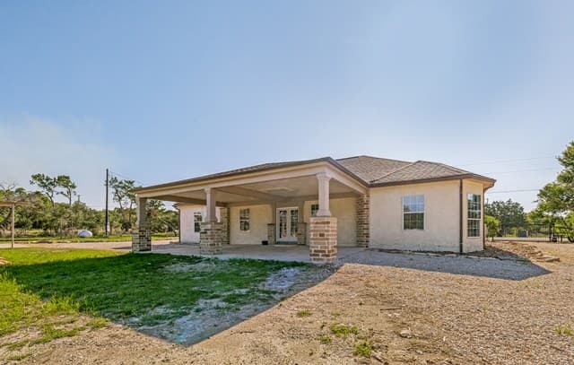5-bedroom rental at 72 Jana Ln in Spring Branch, TX — photo 4