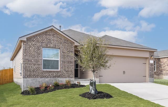 3-bedroom rental at 4022 Lena Gardens in Von Ormy, TX — photo 2