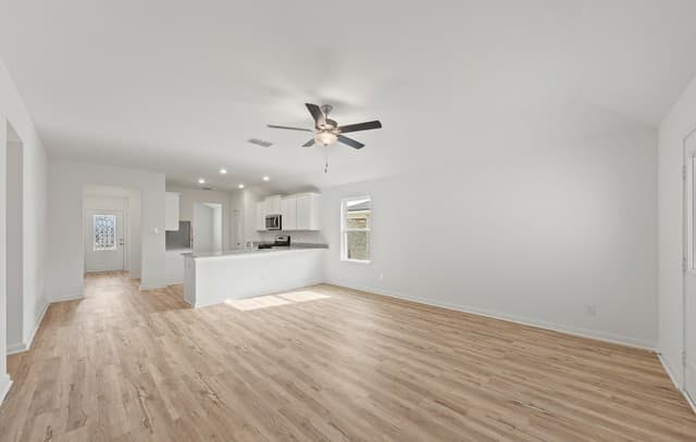 3-bedroom rental at 4022 Lena Gardens in Von Ormy, TX — photo 5